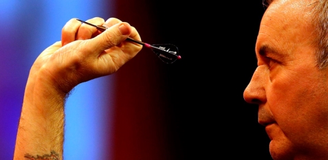 Правильна техніка кидка в дартс, як тренуватися